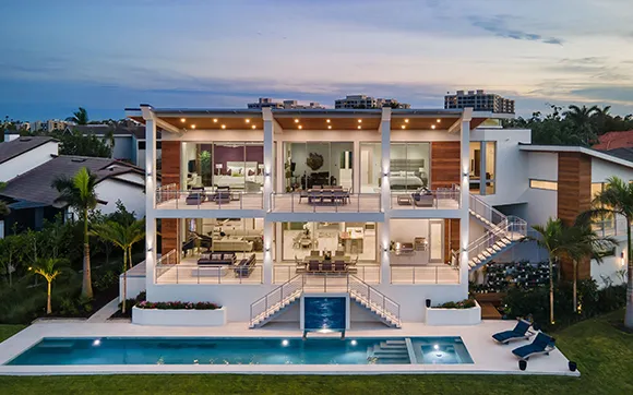 Luxury condo with pool and modern design in Palmetto Bay, FL.